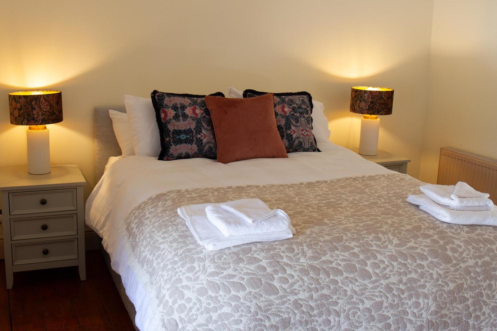 Hill House Lodge Sleeps 6 Overlooking The Rock Of Cashel Кашел Экстерьер фото