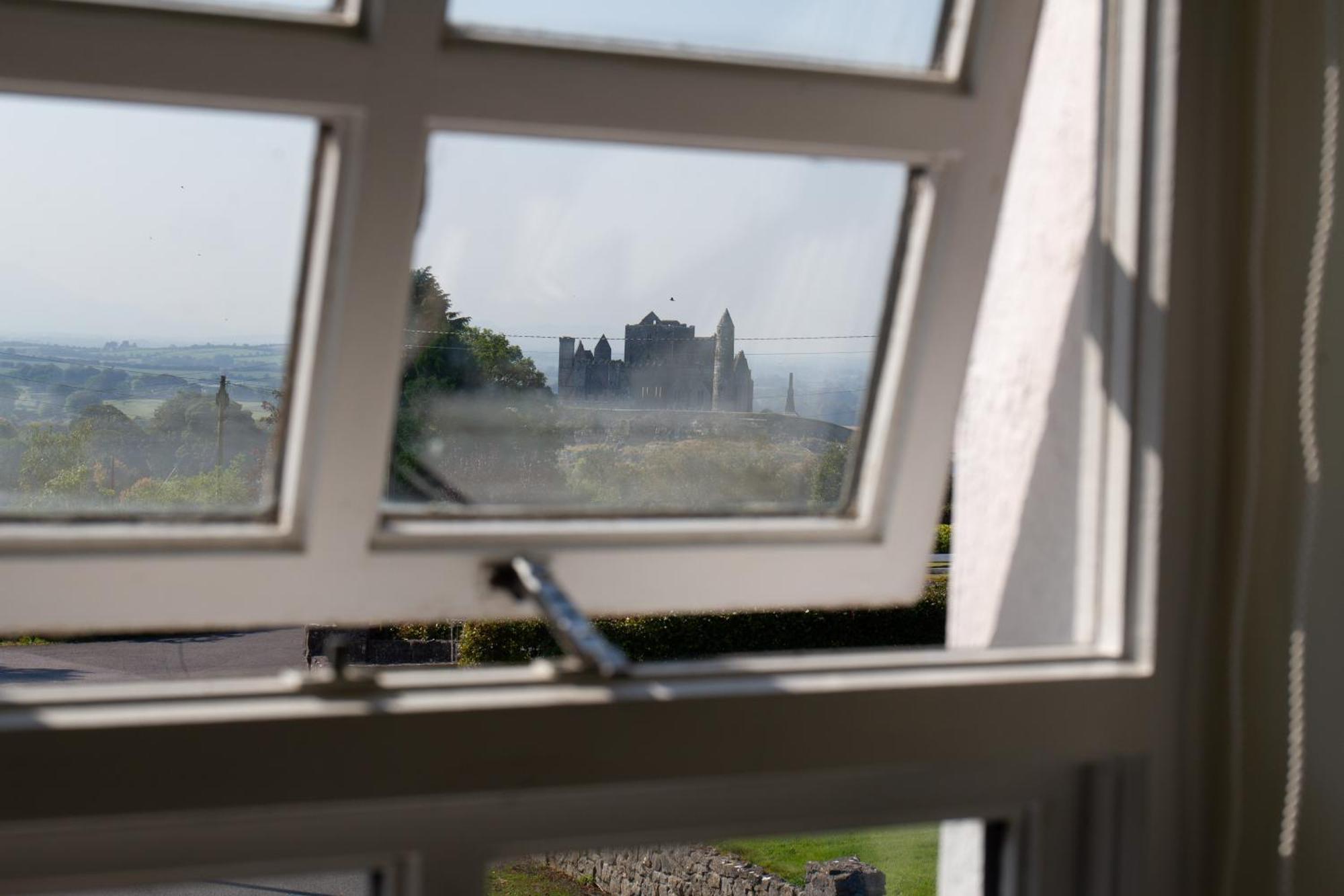 Hill House Lodge Sleeps 6 Overlooking The Rock Of Cashel Кашел Экстерьер фото