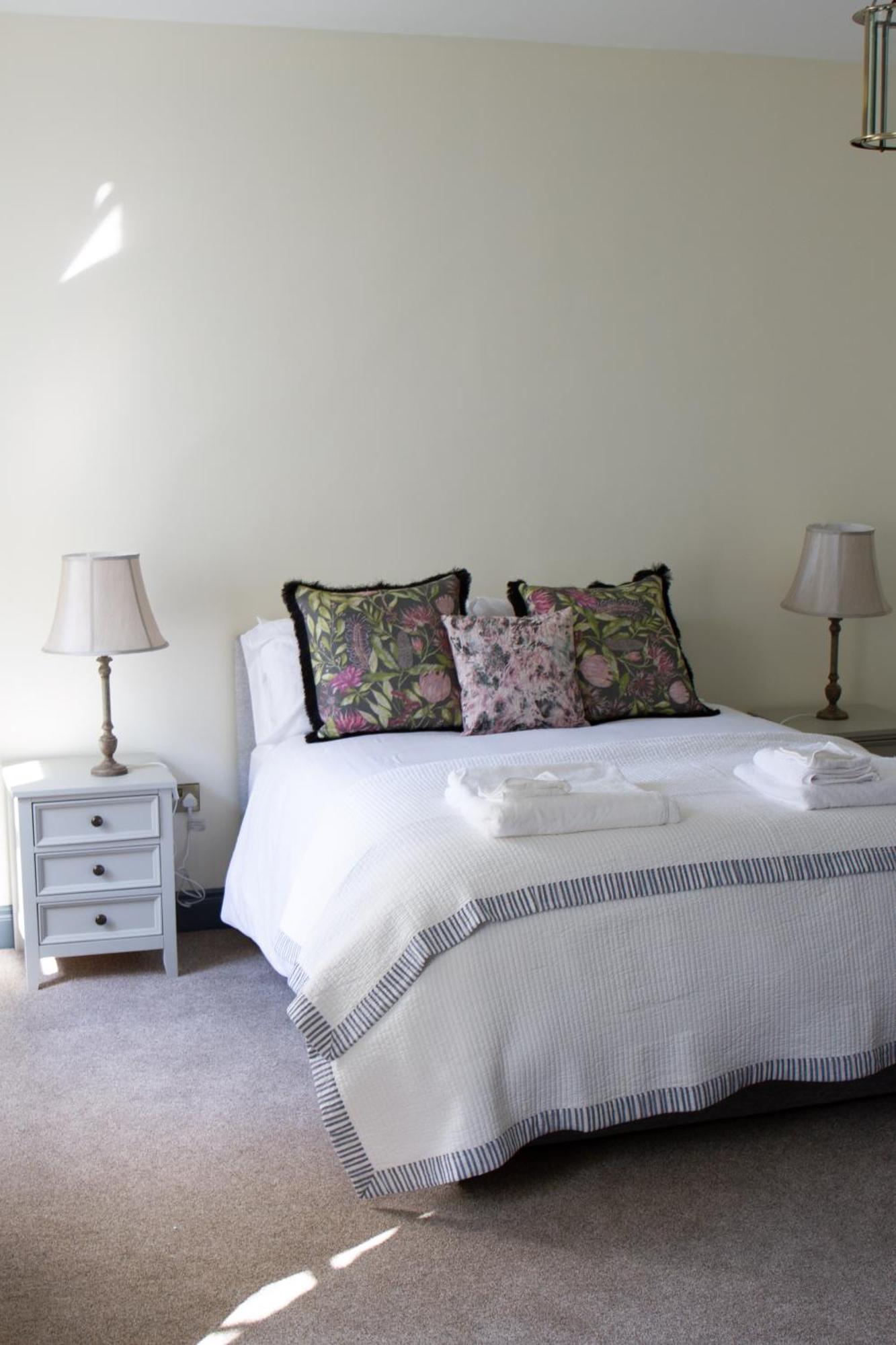 Hill House Lodge Sleeps 6 Overlooking The Rock Of Cashel Кашел Экстерьер фото